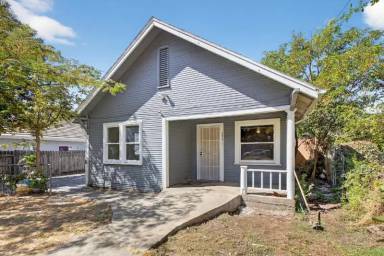Main picture of 5080 Enrico Blvd