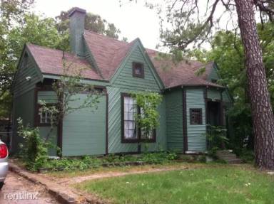Main picture of 915 W Collins St