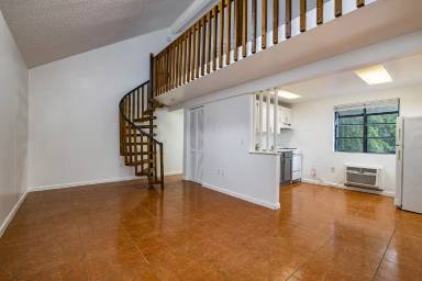 Main picture of 2166 Bradford St