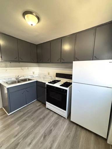 Main picture of 403 W 6th St