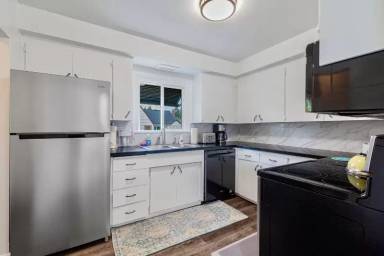 Main picture of 8542 S 121st St