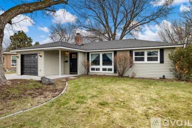 Main picture of 2004 W Cataldo Dr