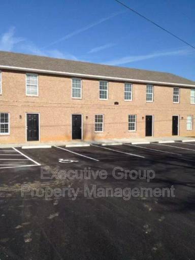 Main picture of 445 W Vine St