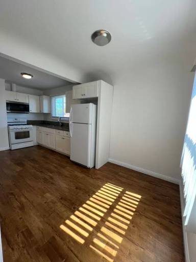 Main picture of 4172 S Hobart Blvd