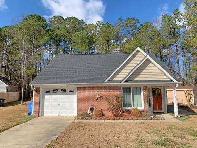 Main picture of 105 Lennox Cir