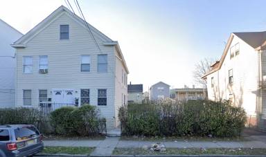 Main picture of 440 E 19th St