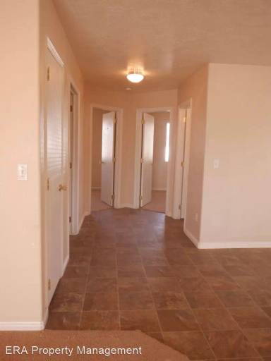 Main picture of 703 W 1225 N