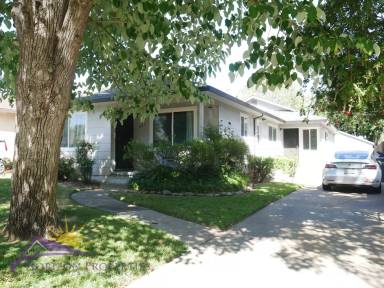 Main picture of 627 45th St