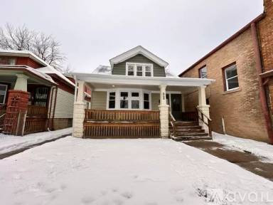 Main picture of 2704 W Concordia Ave