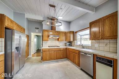 Main picture of 1679 Borden St
