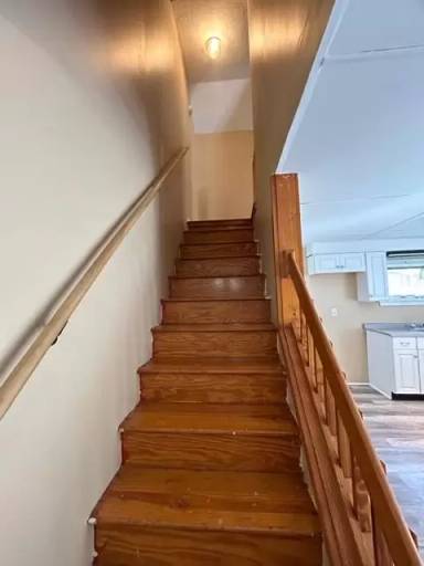 Main picture of 905 Hill St