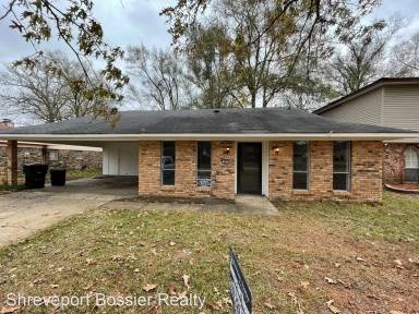 Main picture of 945 N Lakewood Dr