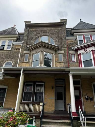 Main picture of 1440 W Linden St