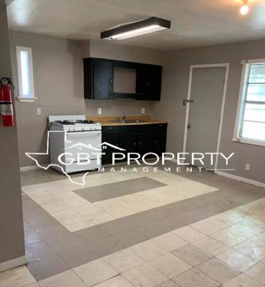 Main picture of 516 W Avenue B