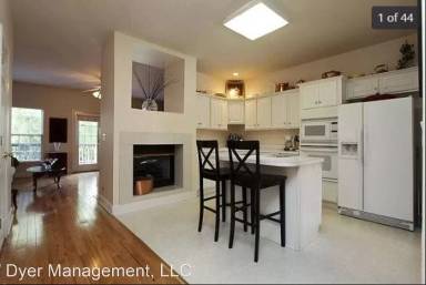 Main picture of 105 Carriage Ct