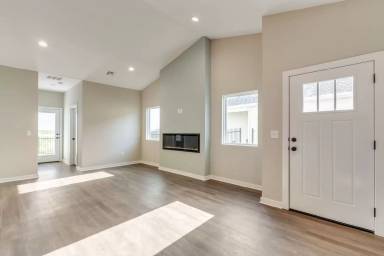 Main picture of 1945 N Larae St