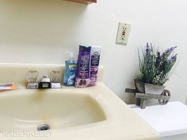 Main picture of 1617 University Ave