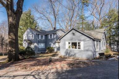 Main picture of 34 Chestnut St