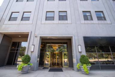 Main picture of S Michigan St