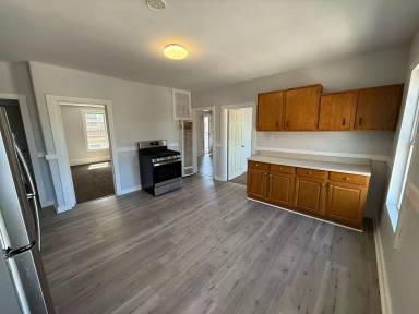 Main picture of 83 Pine St