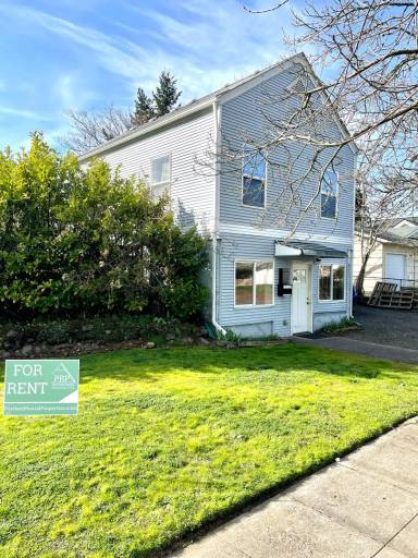 Main picture of 3105 NE 74th Ave