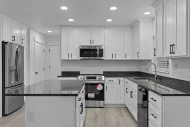 Main picture of 190 E 400 N