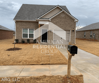 Main picture of 715 The Heights Ln