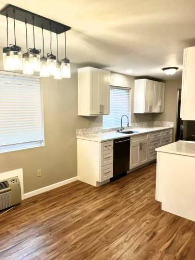 Main picture of 422 S 49th Ave