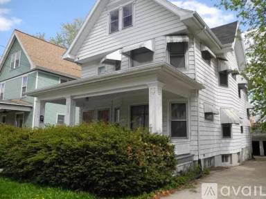 Main picture of 1021 E Johnson St