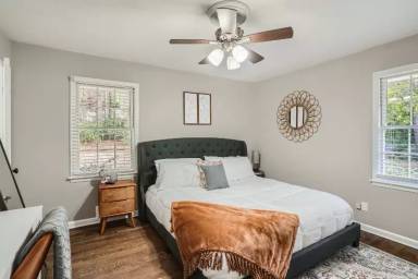 Main picture of 2418 Brookdale Dr NE