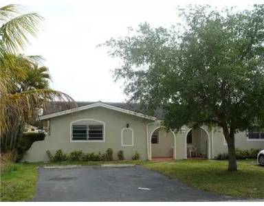 Main picture of 10620 NW 37th St