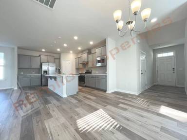 Main picture of 638 Crestdale Dr