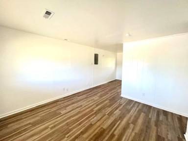 Main picture of 205 Victory Ln NE