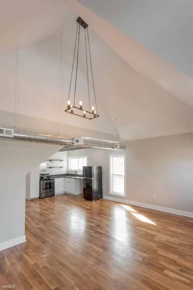 Main picture of 1633 Merrick St