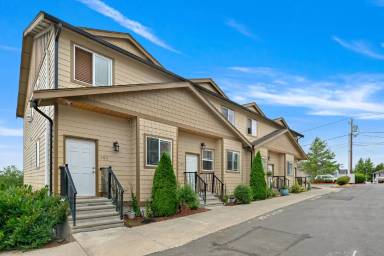 Main picture of 5760 Legoe Ave