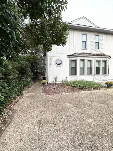 Main picture of 2363 Madison Ave
