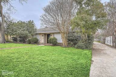 Main picture of 2809 Pinehurst Dr