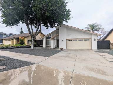 Main picture of 3272 Algonquin Ln