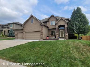 Main picture of 2407 N 173rd St