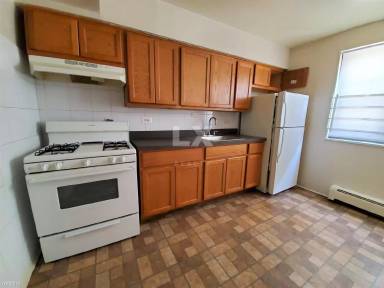 Main picture of 2048 W Chase Ave