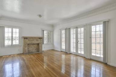 Main picture of 4023 W 6th St