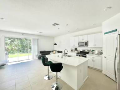 Main picture of 10577 Oakside Dr