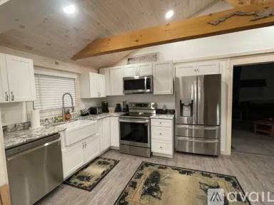 Main picture of 374 Middle Rd
