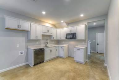 Main picture of 652 Ayers St