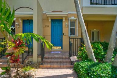 Main picture of 3186 N Greenleaf Cir