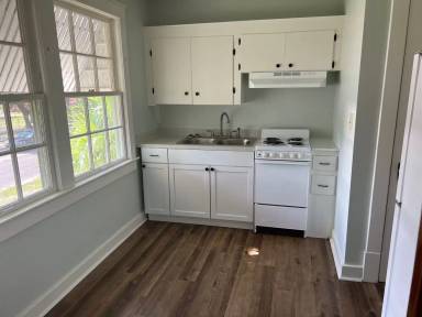 Main picture of 603 E 2nd St
