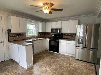 Main picture of 67 Carson Ave