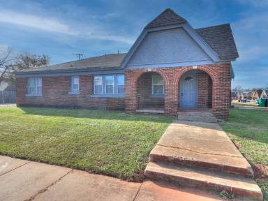 Main picture of 946 East Dr