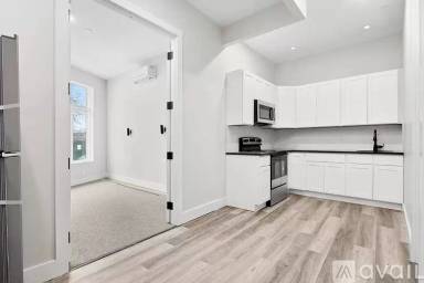 Main picture of 763 Park Ave