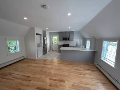Main picture of 9 Angle St